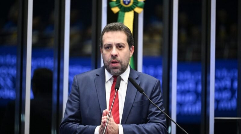 Boulos busca negociação com Alcolumbre e Motta para eliminar taxa das blusinhas