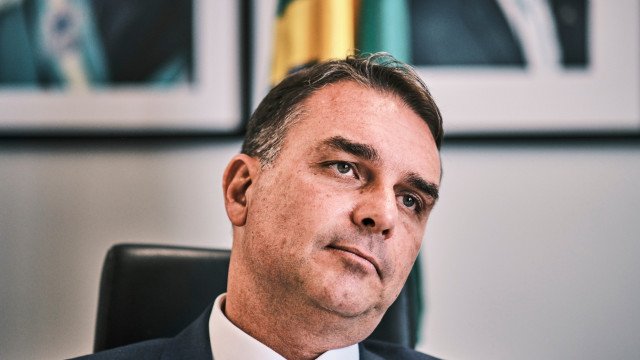 Caiado denuncia Flávio Bolsonaro por suposta conspiração contra a economia brasileira