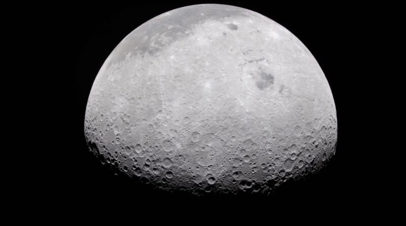 China adia lançamento de missão para buscar água no polo sul da Lua