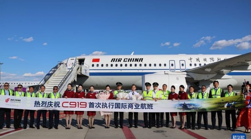 China lança C919, nova aeronave que desafia Airbus e Boeing, em sua primeira rota internacional