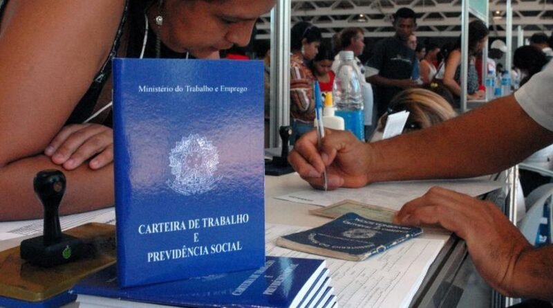 Desemprego atinge 5,3%, o menor índice para o trimestre encerrado em julho