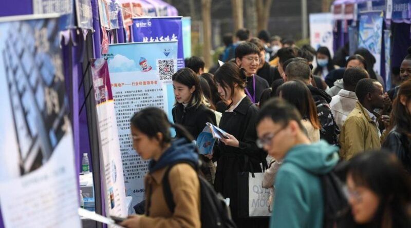 Desemprego juvenil na China atinge 17,9% em julho