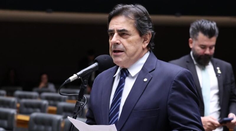 Domingos Sávio sugere isenção para transações entre associações