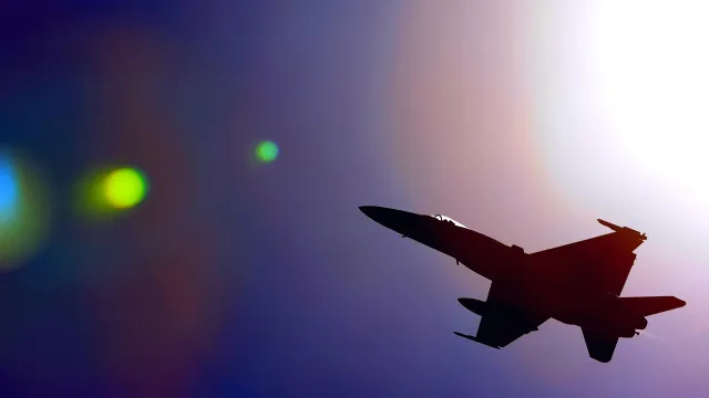 Drone invasor é abatido por caça da OTAN no espaço aéreo da Romênia