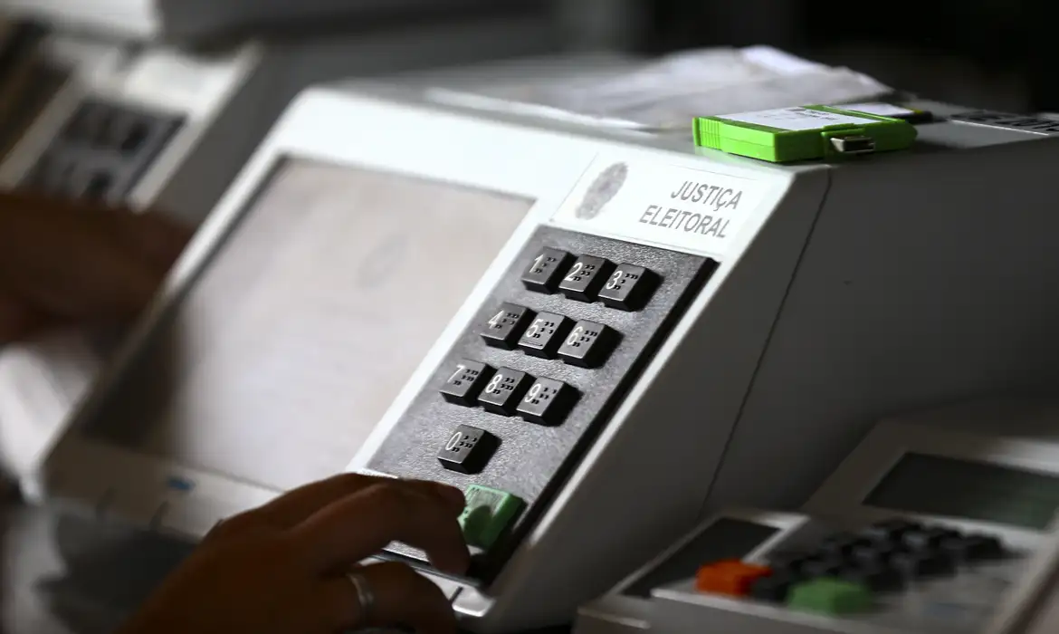 Eleitores têm prazo até 20 de agosto para pedir voto em trânsito nas eleições