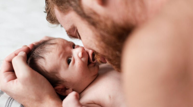 Estudo revela que o cérebro dos pais também sofre alterações após a chegada dos filhos