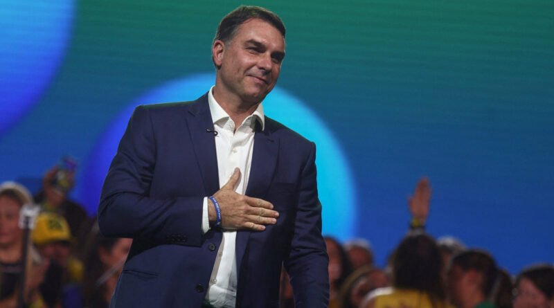 Flávio Bolsonaro ajusta discurso sobre Reforma Tributária e considera encurtar transição