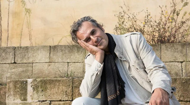 Italiano é condenado à prisão por construir falso anfiteatro romano e enganar turistas com histórias de Júlio César e Cleópatra