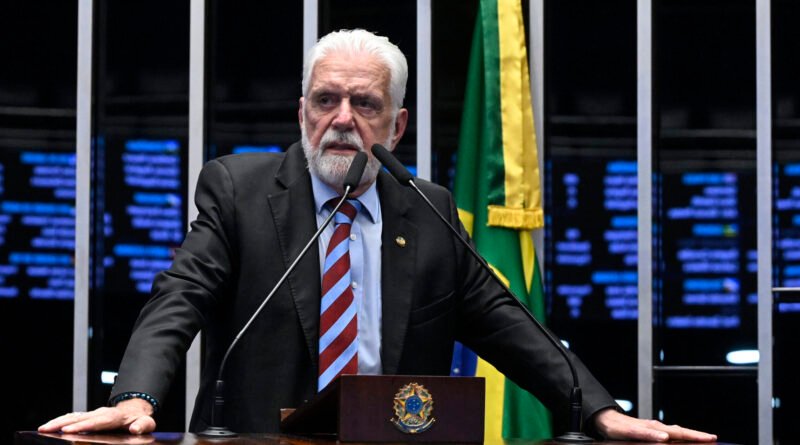 Jaques Wagner afirma que demonstrará sua inocência, mas se recusa a comentar sobre investigação