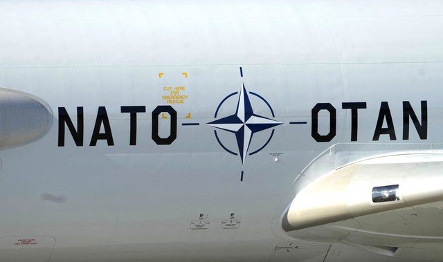 Letônia e Finlândia Soam Alarmes e Impõem Restrições em Resposta a Ameaças Aéreas