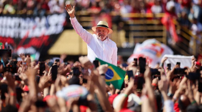 Lula busca reconquistar trabalhadores para o Partido dos Trabalhadores em campanha pela reeleição