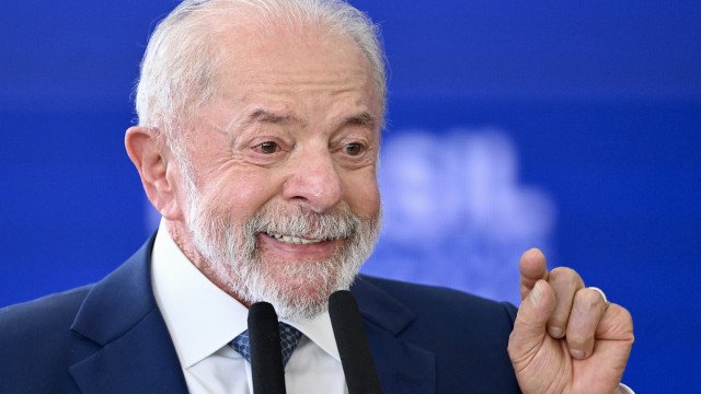 Lula critica veto da lei eleitoral referente a inaugurações de obras como uma papagaiada