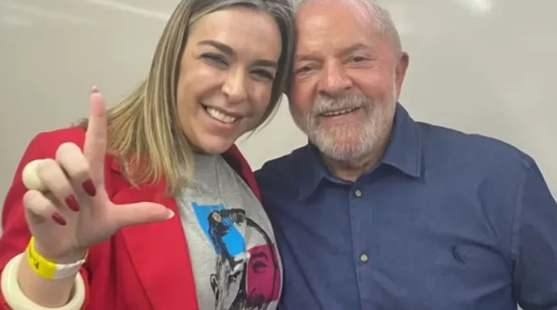 Lula esclarece que foto com empresária não sugere relação