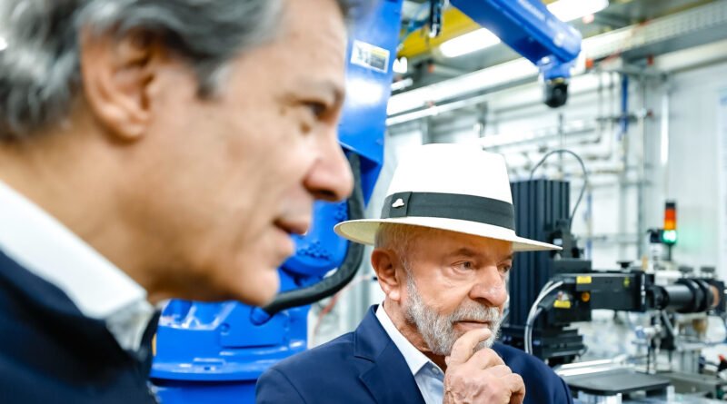 Lula menciona possíveis sucessores e destaca potencial extraordinário de Haddad