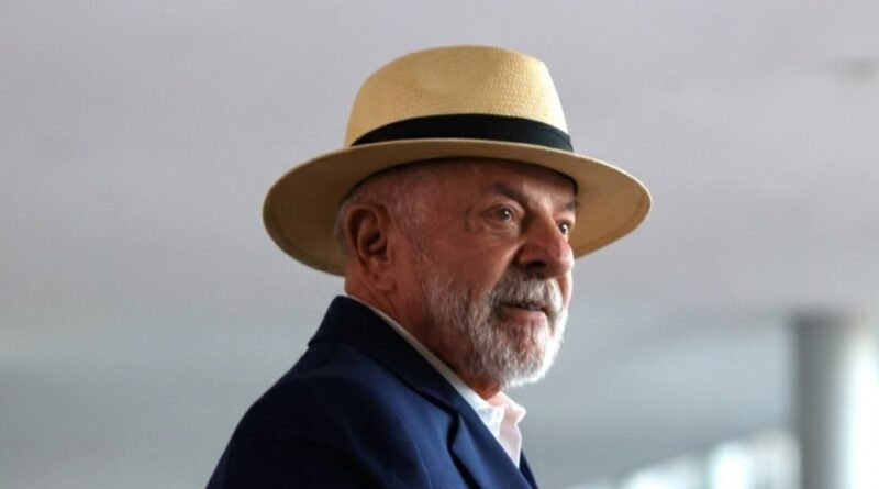 Lula sanciona lei complementar dos combustíveis que inclui "jabutis" fiscais