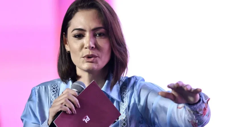 Michelle Bolsonaro anuncia candidatura ao Senado pelo PL do Distrito Federal, afirma Bia Kicis