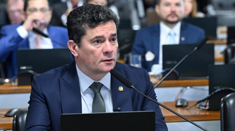 Moro e Flávio Bolsonaro lideram intenções de voto no Paraná