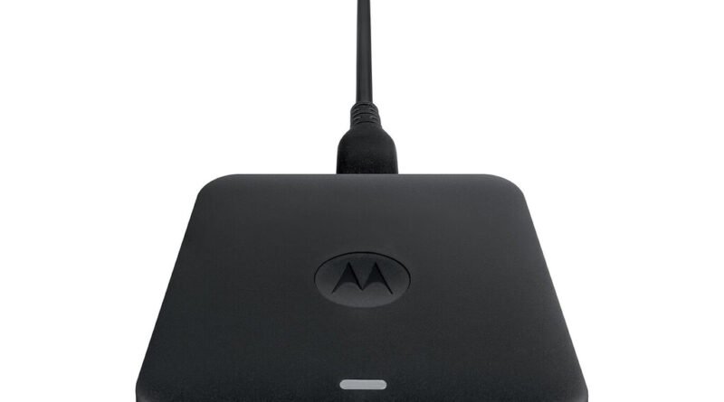 Motorola lança adaptador sem fio para conectar dois celulares ao Android Auto com aprovação do Google