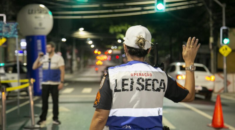 Mudanças na Lei Seca estabelecem teste para bombons de licor e uso de equipamentos para detectar drogas na fiscalização