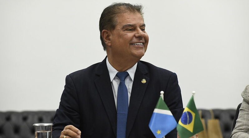 Nelsinho Trad abre mão da reeleição ao Senado e se torna suplente