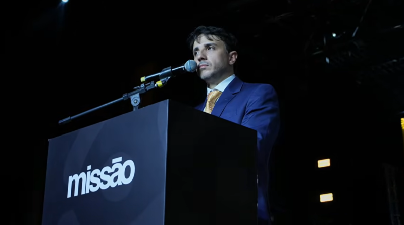 Partido de Renan Santos aciona TSE e apresenta dados para identificar responsável por filiação de Flávio Bolsonaro