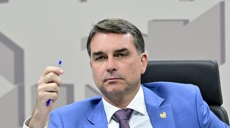 Pedido de dinheiro por agente público demanda investigação