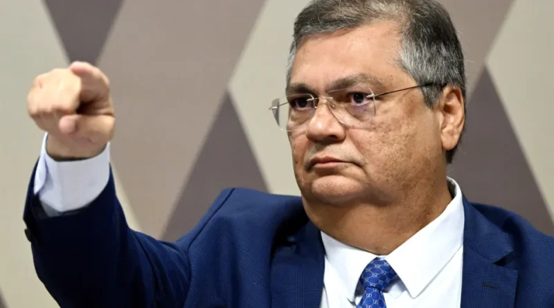 PF investigará indícios de crimes na destinação de emendas Pix, determina Dino