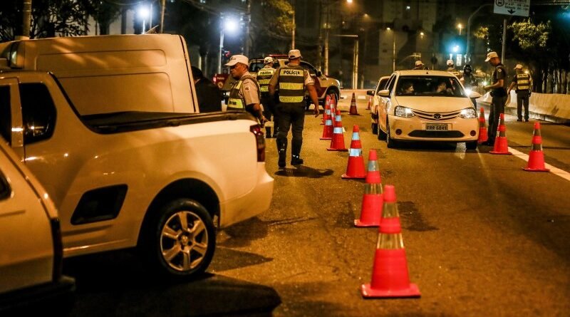 Projeto estabelece detenção e penalidade severa por desrespeitar ordem de parada