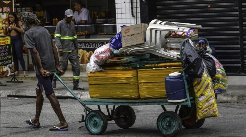 Projeto exige alternativa de espaço durante remoção de ambulante