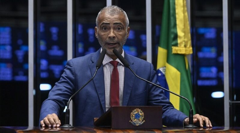 Romário se desliga do PL e declara apoio a Eduardo Paes na corrida pelo governo do Rio
