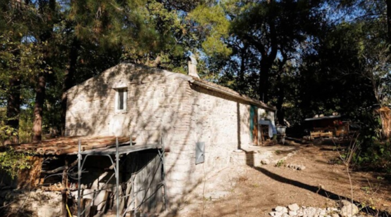 Tribunal italiano retira guarda de três filhos de família que buscava viver apenas com energia solar, água de poço e horta