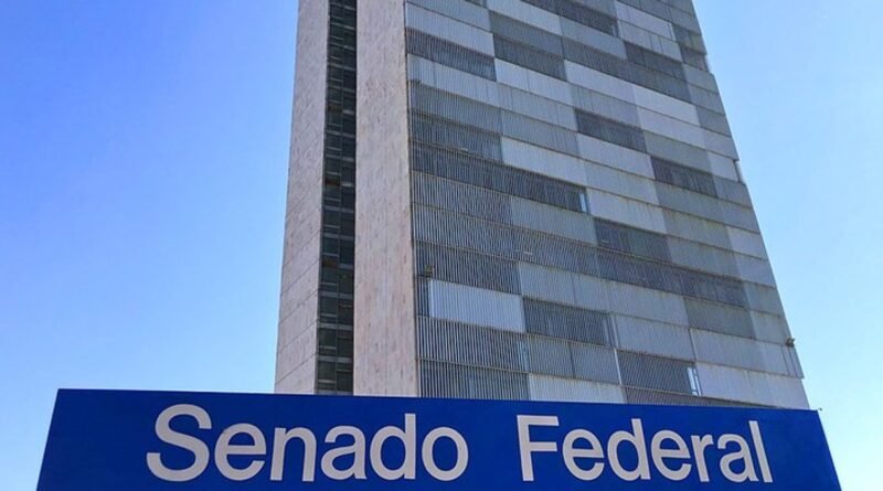 Trinta e dois senadores em fim de mandato buscam reeleição entre 54 que se despedem