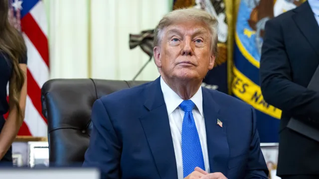 Trump promete bombardeio a Omã caso país interfira em acordo no Estreito de Ormuz