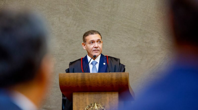 TSE restabelece filiação de Flávio Bolsonaro ao PL e determina abertura de inquérito pela Polícia Federal