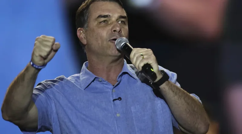 TSE retoma filiação de Flávio Bolsonaro ao PL após registro como membro do Missão