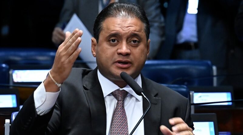 Weverton solicita investigação sobre foto vazada em piscina com políticos