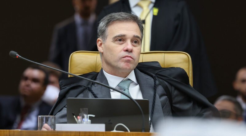 Ala do STF propõe retirar pedido contra Mendonça da pauta e aguarda decisão de Dino sobre Moraes
