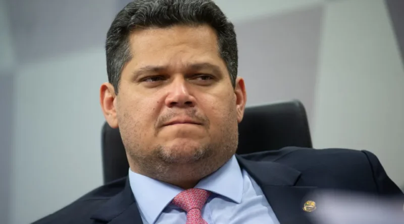 Alcolumbre considera anormal o número de pedidos de impeachment contra o STF