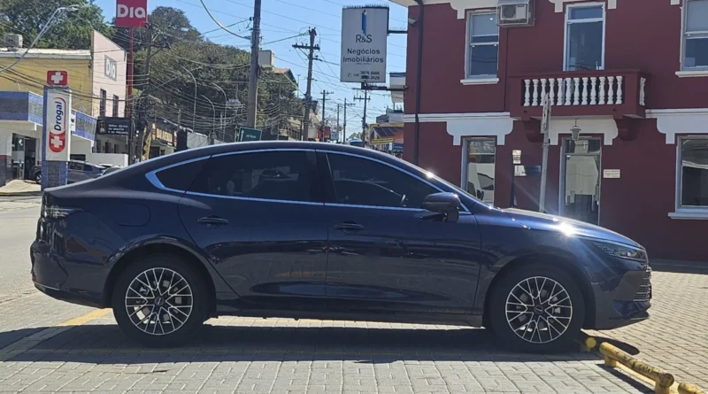 Análise do BYD King: um mês com o híbrido que superou o Corolla