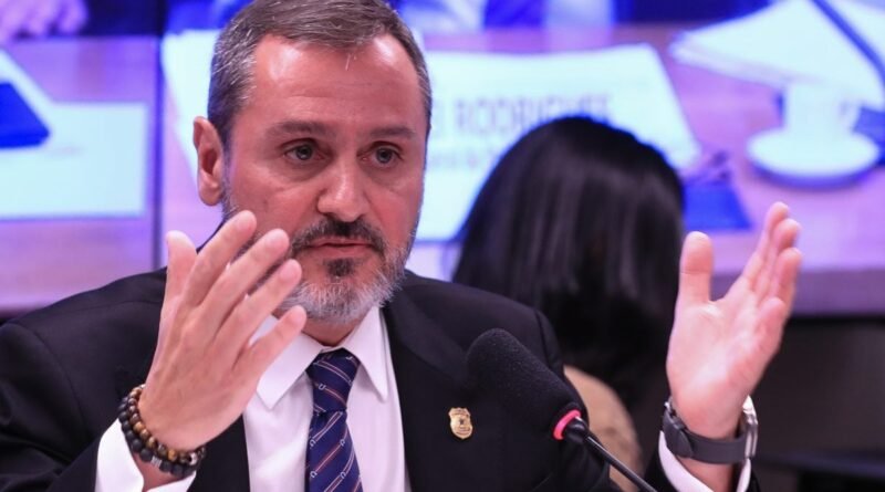 Andrei Rodrigues refuta acusações de monitoramento de Mendonça e defende relatórios da PF