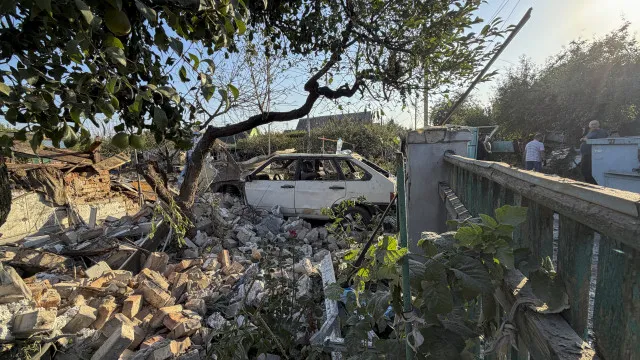 Ataques russos provocam mortes e feridos, intensificando pressão sobre a Ucrânia
