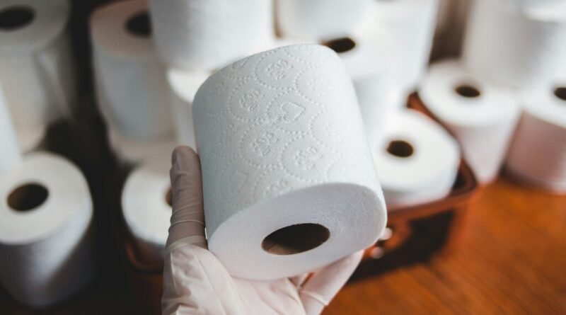 Camareira de hotel na Espanha descobre de forma trágica o preço de seis rolos de papel-toalha