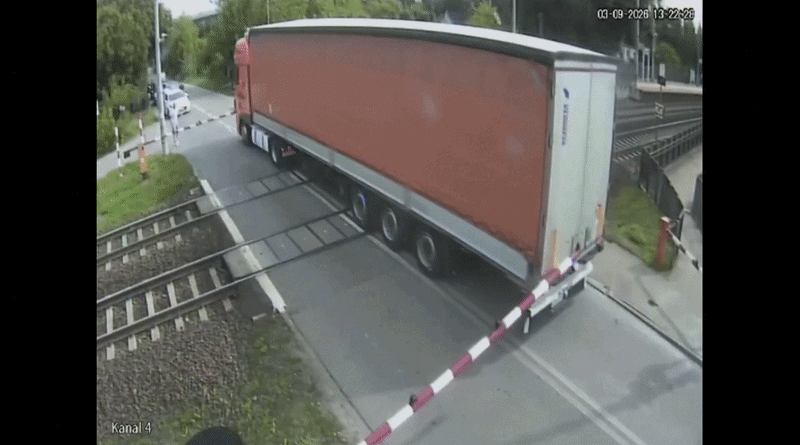 Caminhão Colidido em Impacto Devastador com Trem na Polônia