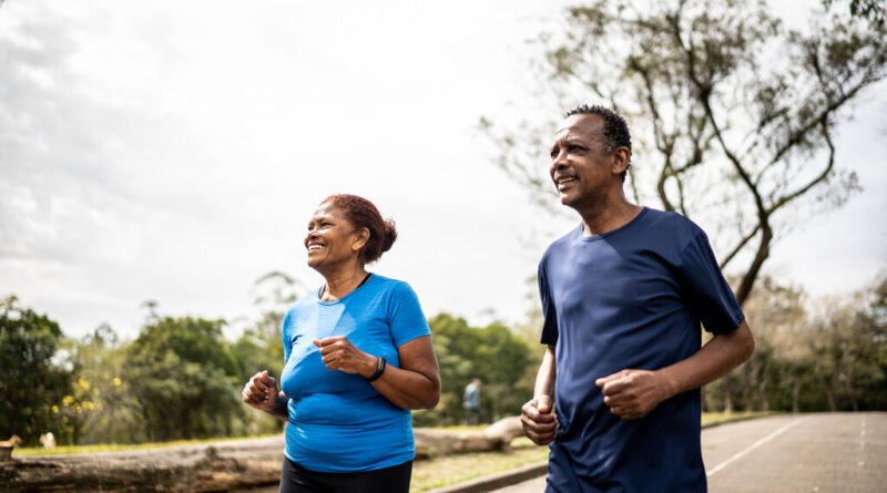 Caminhar após os 60 anos traz benefícios para o coração, músculos, humor e função cognitiva