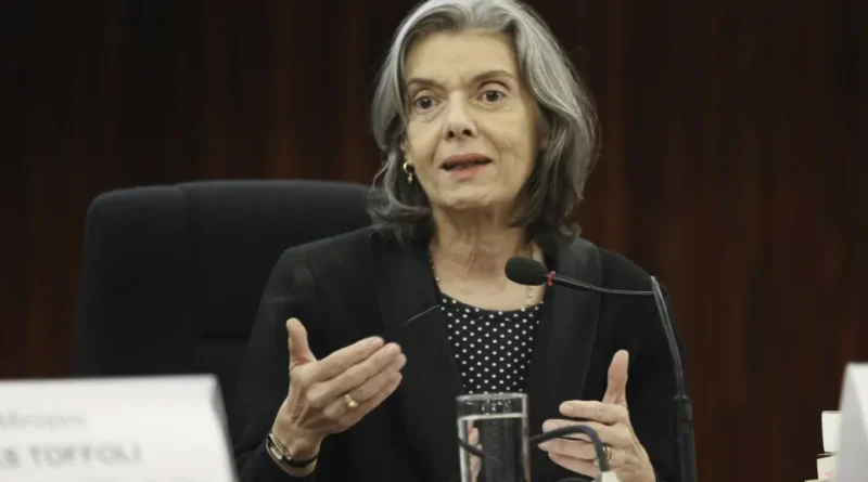 Cármen Lúcia identifica falhas em Moraes e Mendonça e se torna figura central na disputa no STF