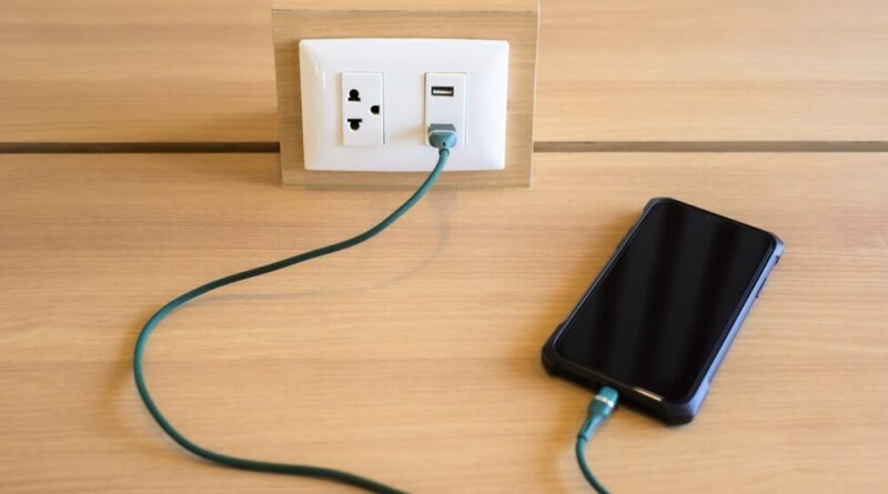 Carregador de celular esquenta mesmo quando aparelho não está em uso