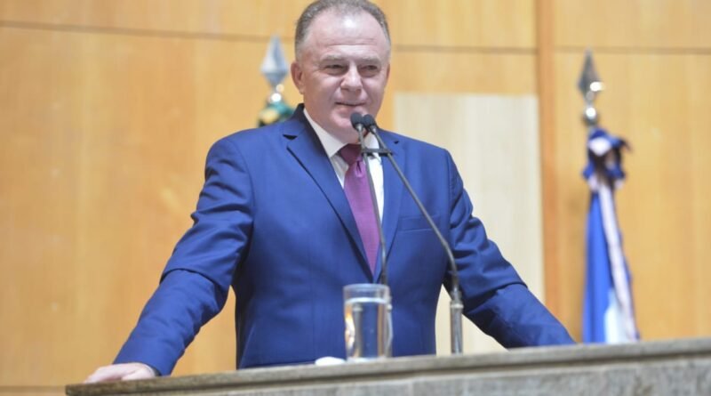 Casagrande lidera corrida para o Senado no Espírito Santo com cinco candidatos empatados pela segunda vaga