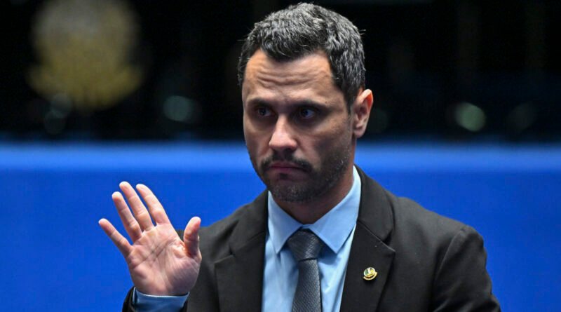 Cleitinho lidera intenções de voto com 32%, enquanto Kalil e Patrus empatam com 11%, revela pesquisa da Quaest