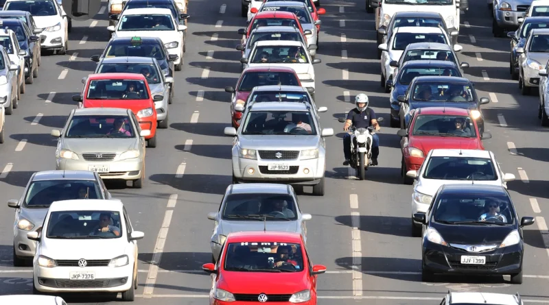 Crescimento das vendas de carros no Brasil não é acompanhado pela produção nacional e entenda os motivos