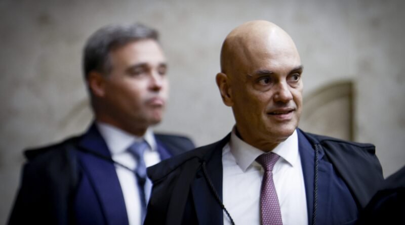 Crescimento de 269% nas menções ao STF após diálogos entre Moraes e Vorcaro